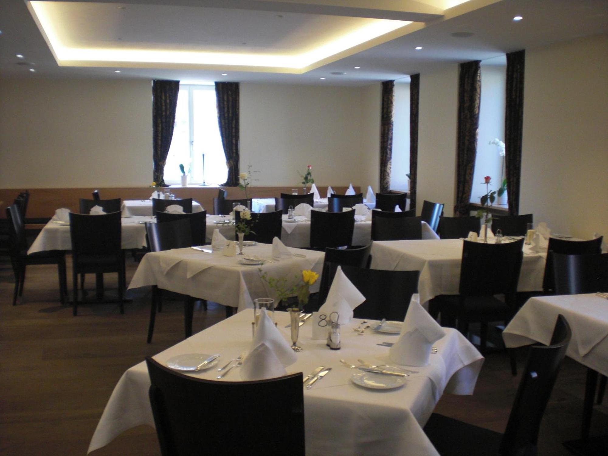 Hotel-Restaurant Schieble เคนซิงเงน ภายนอก รูปภาพ