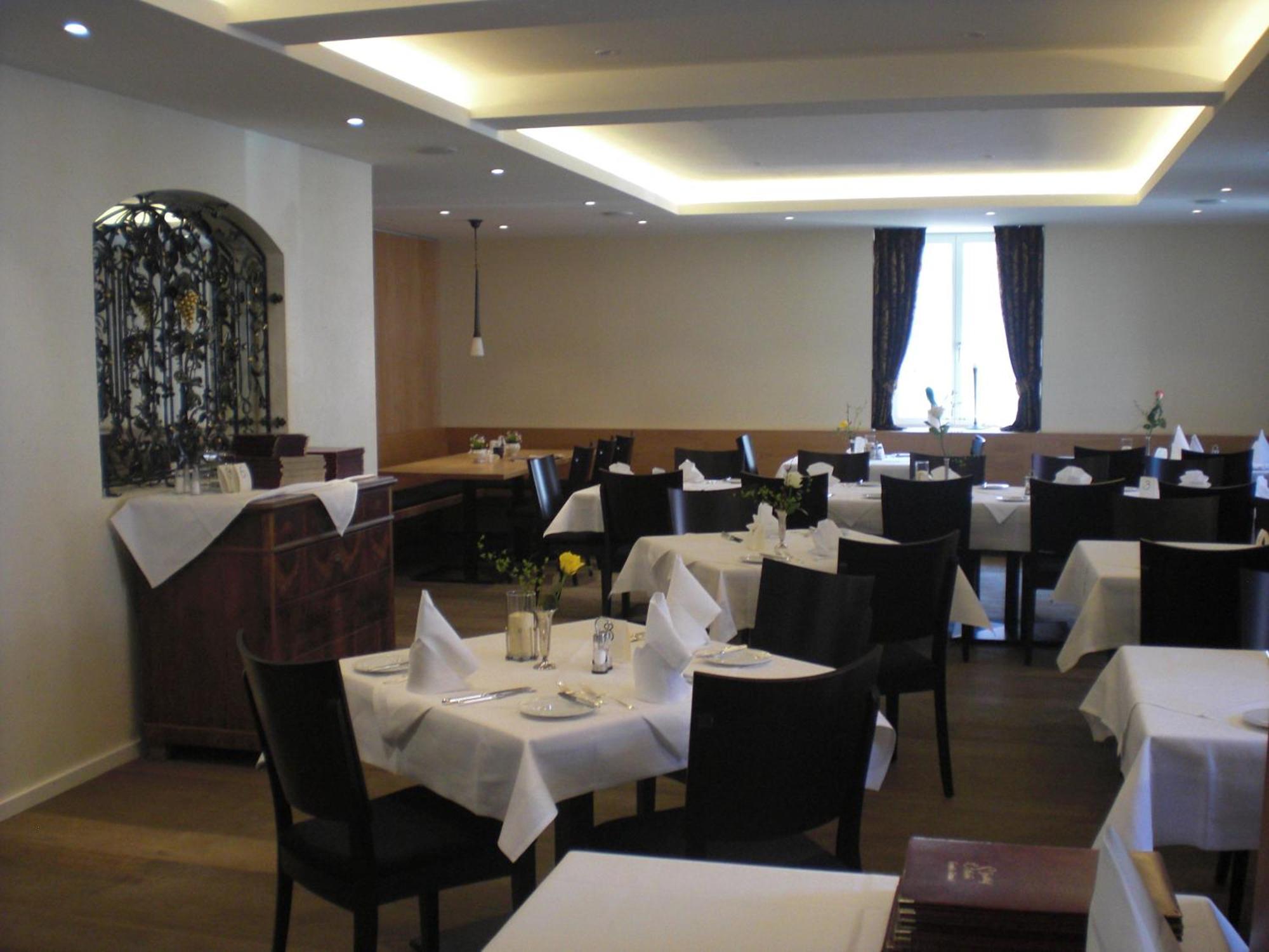 Hotel-Restaurant Schieble เคนซิงเงน ภายนอก รูปภาพ