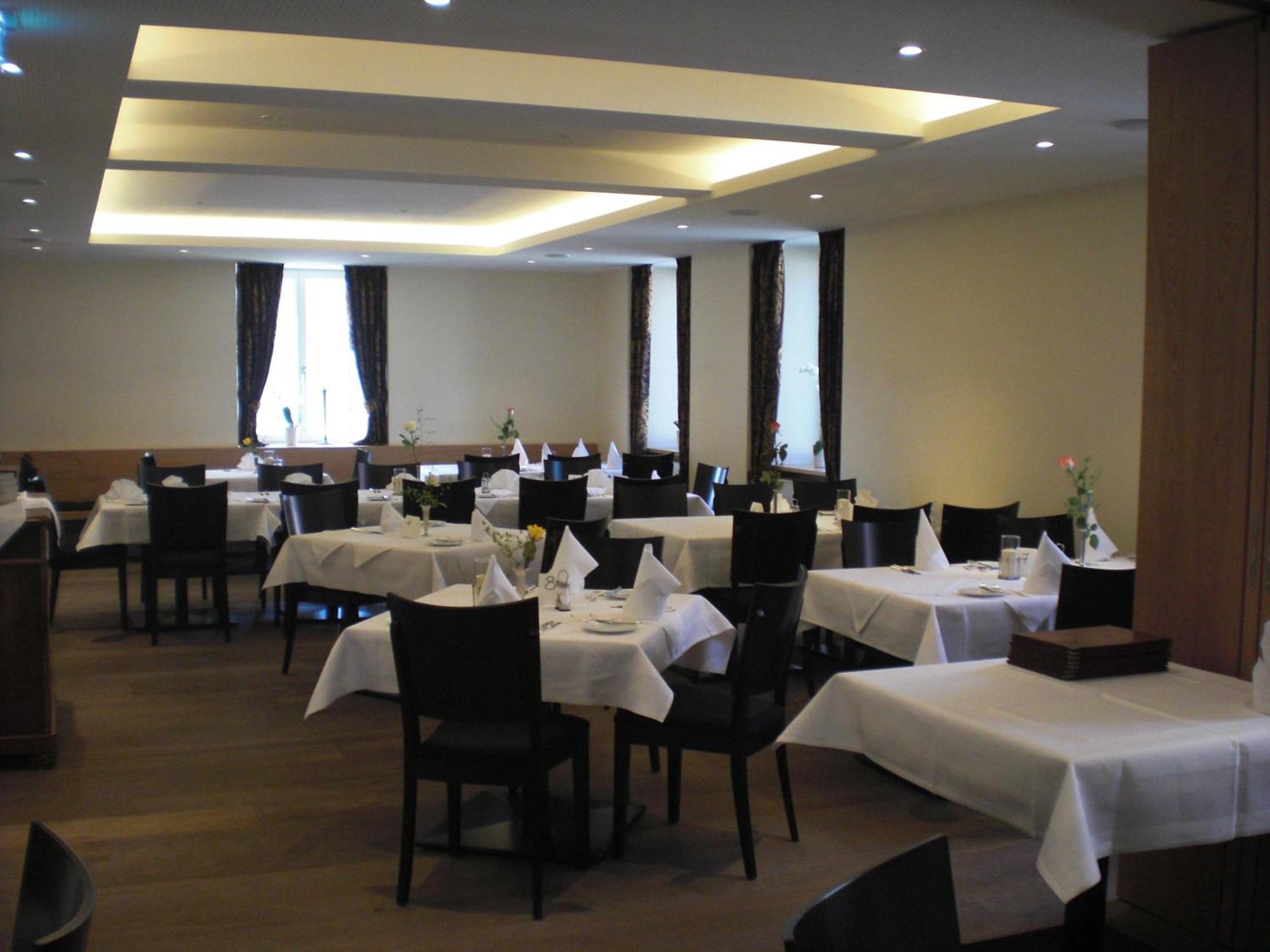 Hotel-Restaurant Schieble เคนซิงเงน ภายนอก รูปภาพ