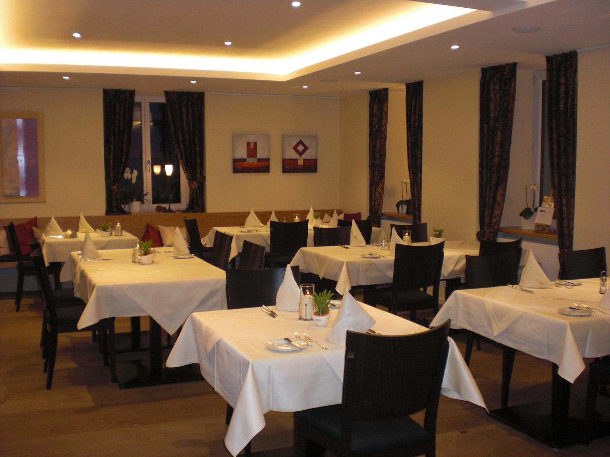 Hotel-Restaurant Schieble เคนซิงเงน ภายนอก รูปภาพ