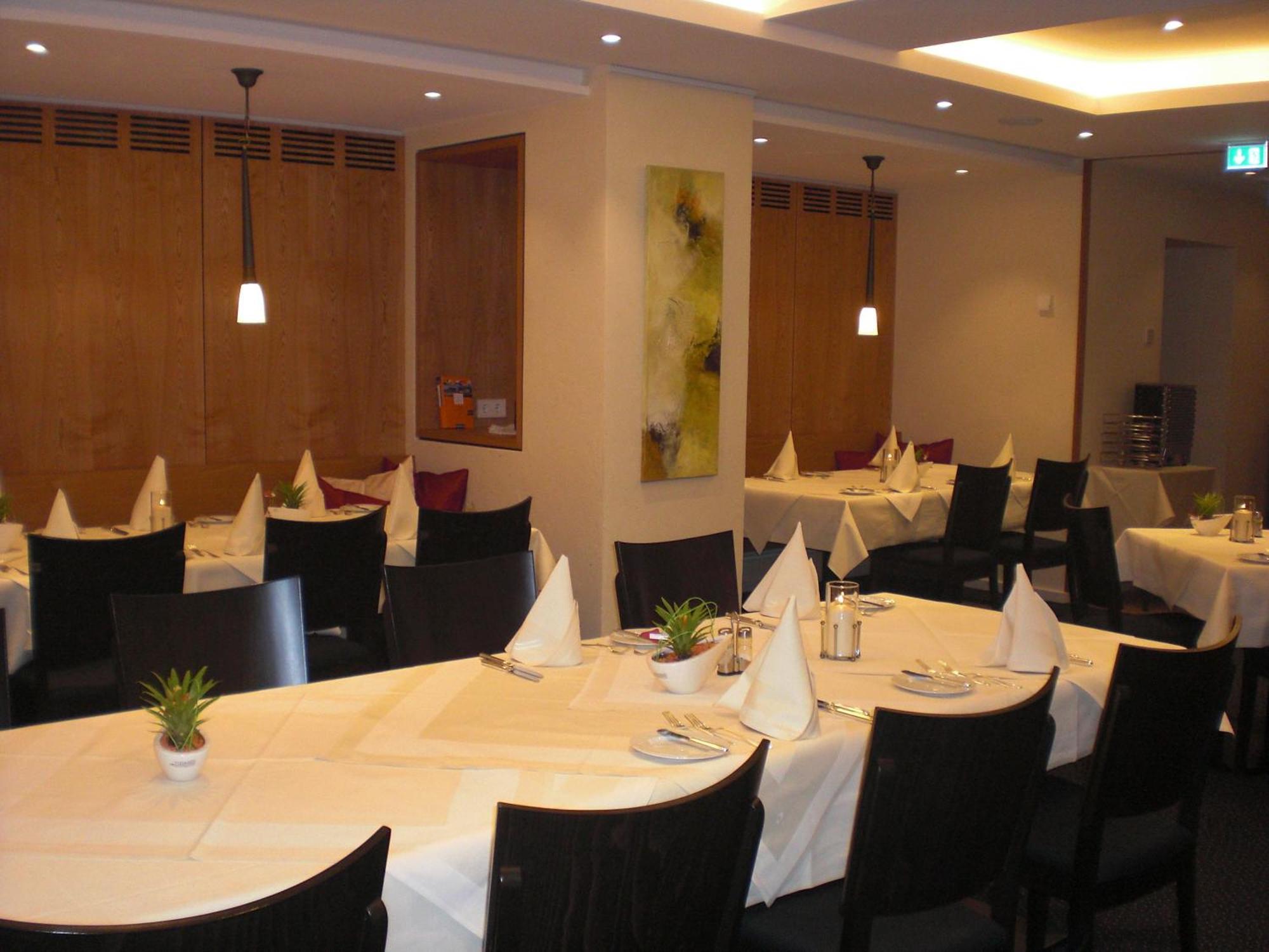 Hotel-Restaurant Schieble เคนซิงเงน ภายนอก รูปภาพ