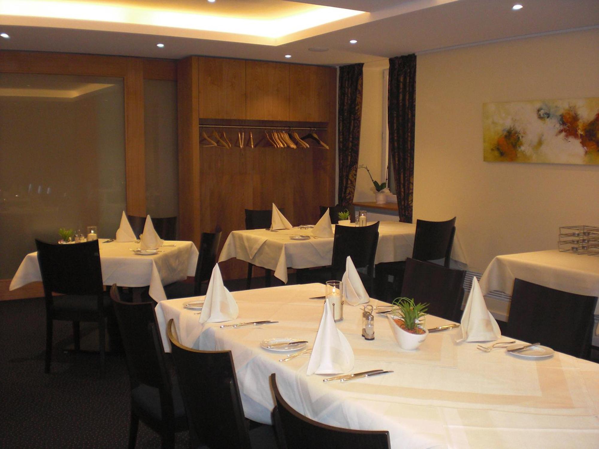 Hotel-Restaurant Schieble เคนซิงเงน ภายนอก รูปภาพ