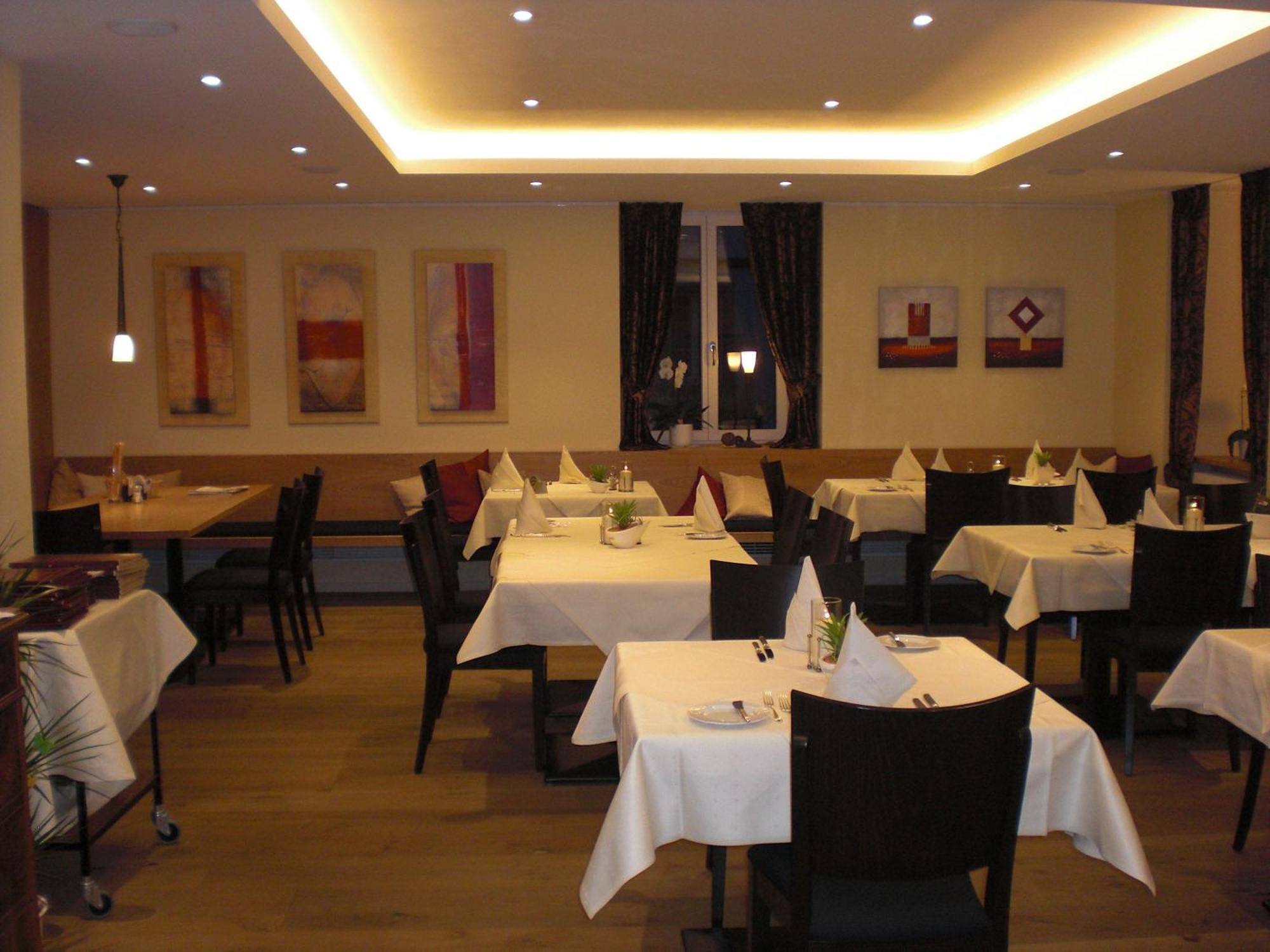 Hotel-Restaurant Schieble เคนซิงเงน ภายนอก รูปภาพ